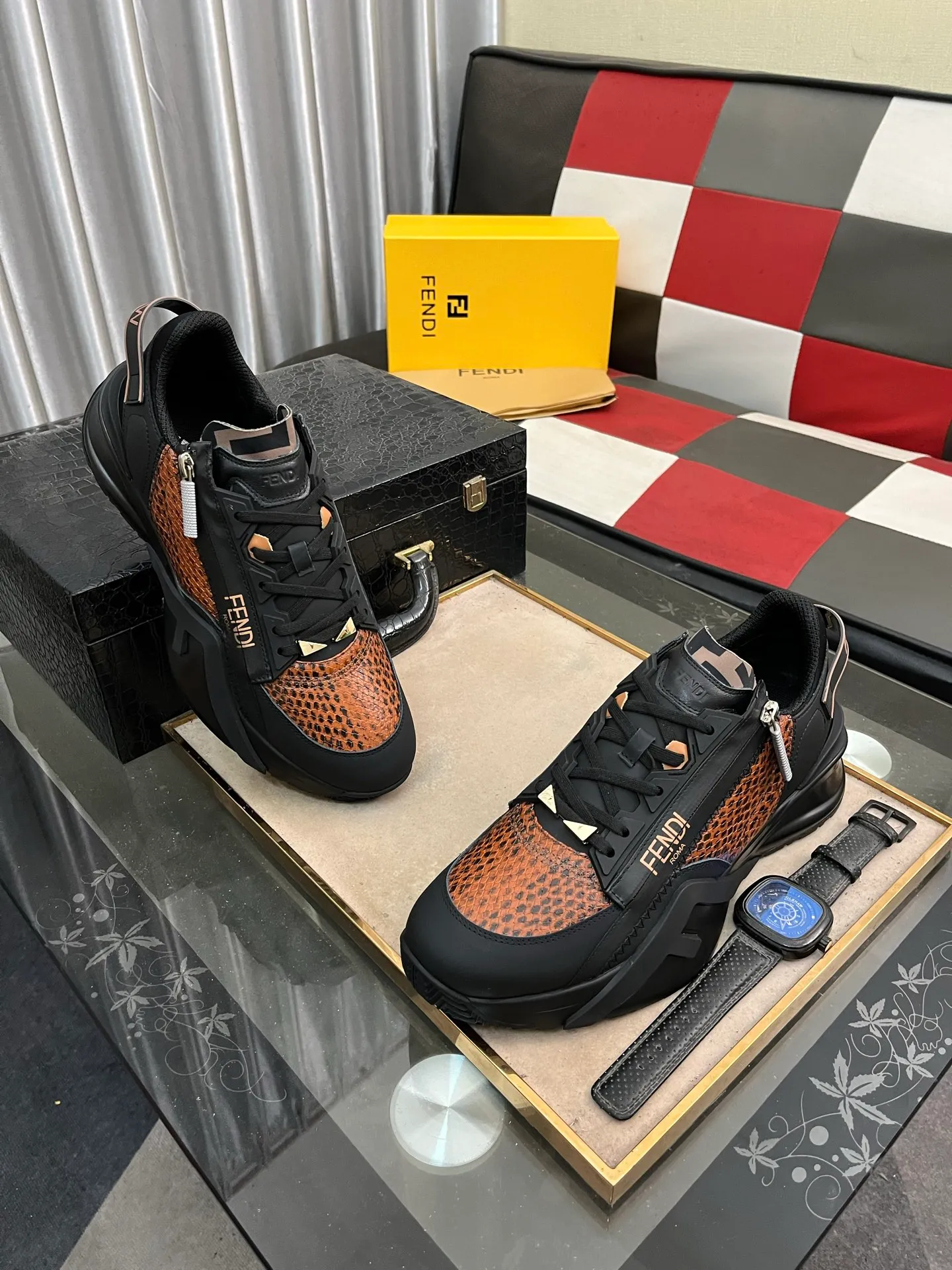 Men's Men's Shoes💰540⌚️⌚️【FENDI】FENDI high-tops are classic and comfortable for men. This complex sneaker is made of soft calfskin➕genuine leather lining➕original ultra-light rubber material with rough outsole. This unique and thin style is suitable for the casual and refined sensibility of this season. It is comfortable and natural on the feet. It is an everyday style for casual travel in autumn and winter! 38−444️⃣colors available